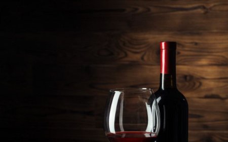 Los vinos encallan y los agricultores abandonan el negocio