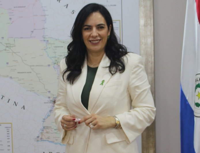 Claudia Centurión se Integra al Consejo de Itaipú Tras la Salida de Lea Giménez